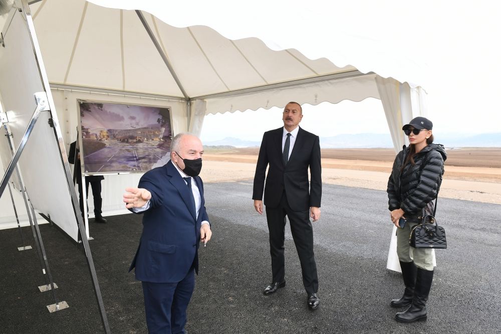 Президент Ильхам Алиев и Первая леди Мехрибан Алиева ознакомились с ходом строительства Зангиланского международного аэропорта (ФОТО/ВИДЕО)