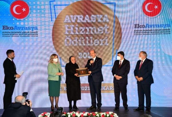 Şəhid general Polad Həşimov “Avrasiyaya Hizmət Ödülü”nə layiq görülüb (FOTO)