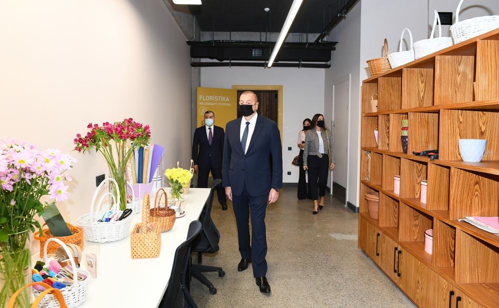 Президент Ильхам Алиев, Первая леди Мехрибан Алиева и их дочь Лейла Алиева приняли участие в открытии Центра инклюзивного развития и творчества DOST в Баку (ФОТО/ВИДЕО)