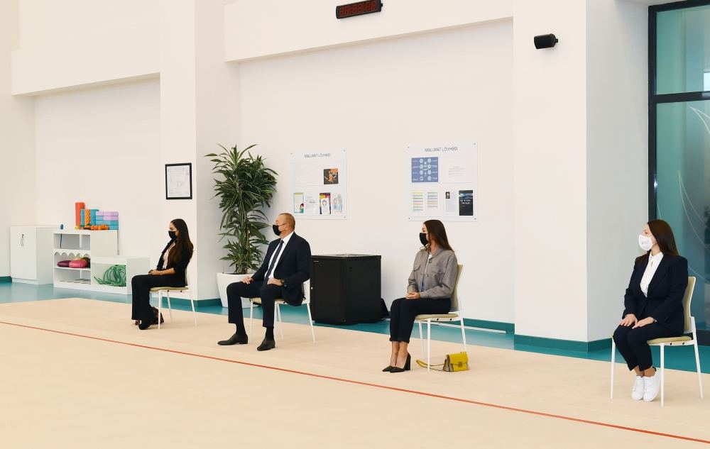 Президент Ильхам Алиев, Первая леди Мехрибан Алиева и их дочь Лейла Алиева ознакомились с условиями, созданными в новом тренировочном здании Национальной гимнастической арены (ФОТО/ВИДЕО)
