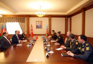 Azerbaijan defense minister meets leadership of Turkish National Defense University (PHOTO)