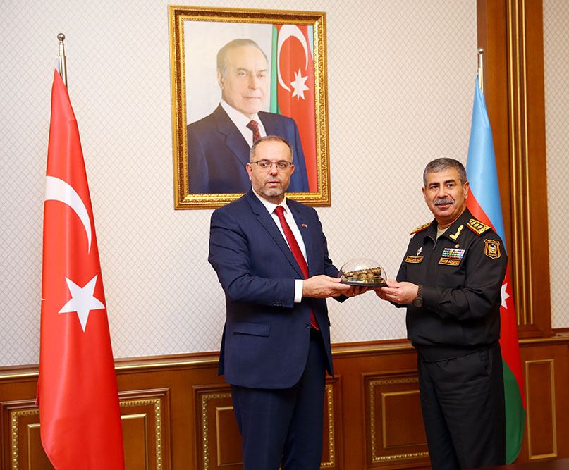 Azerbaijan defense minister meets leadership of Turkish National Defense University (PHOTO)