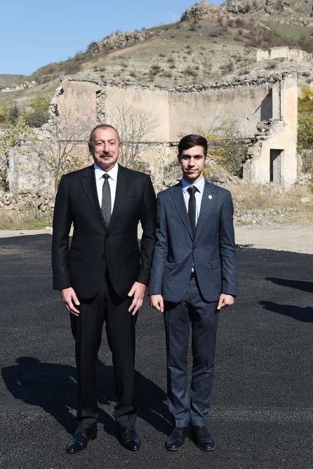 President Ilham Aliyev and First Lady Mehriban Aliyeva meet with members of general public of Gubadli district (PHOTO/VIDEO)