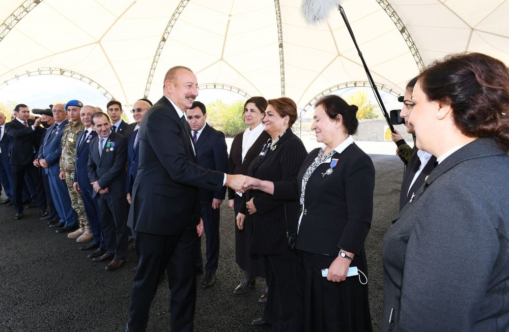 President Ilham Aliyev and First Lady Mehriban Aliyeva meet with members of general public of Gubadli district (PHOTO/VIDEO)