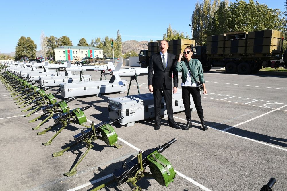 Президент Ильхам Алиев и Первая леди Мехрибан Алиева приняли участие в открытии нового комплекса воинской части ГПС (ФОТО/ВИДЕО) (версия 2)