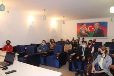 MDU-nun türkiyəli professoru magistrantlarla görüşüb (FOTO)