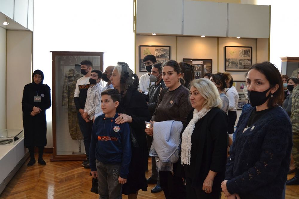В Баку открылась экспозиция в память о героях и шехидах Карабахской войны (ФОТО)