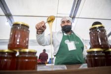 Липовый мед составляет 1/3 всей продукции на пчеловодческой ярмарке в Баку (ФОТО)