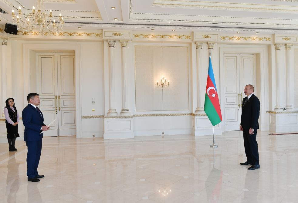 President Ilham Aliyev receives newly appointed ambassador of Kyrgyz Republic (PHOTO/VIDEO)