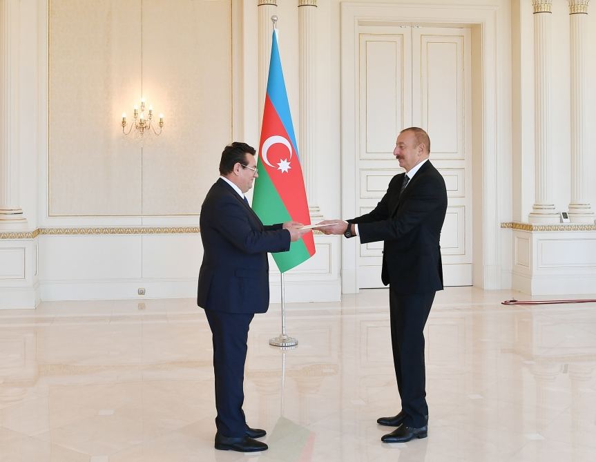 Президент Ильхам Алиев принял верительные грамоты новоназначенного посла Румынии (ФОТО/ВИДЕО)