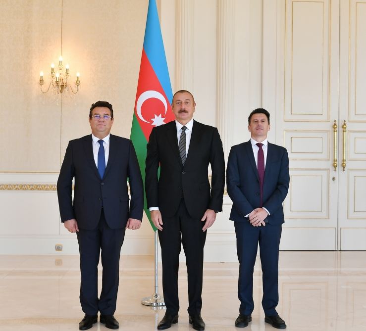 Президент Ильхам Алиев принял верительные грамоты новоназначенного посла Румынии (ФОТО/ВИДЕО)