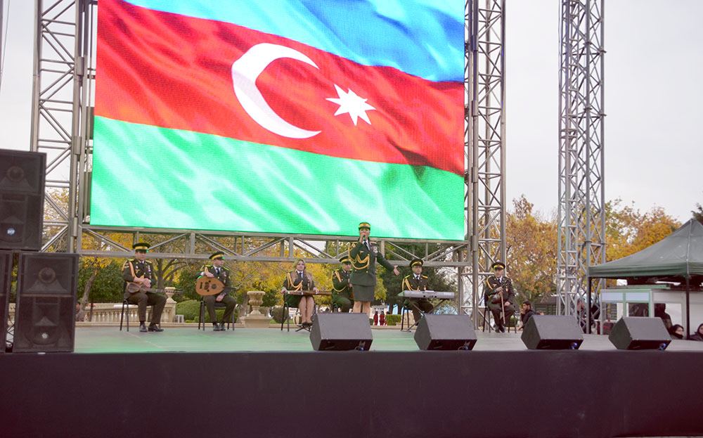 На ярмарке "Zəfər" в Баку экспонируется военная техника (ФОТО)