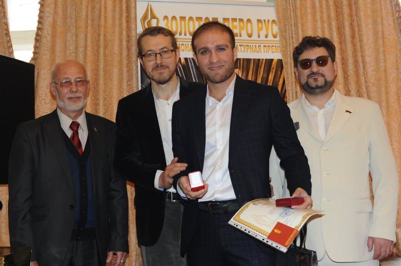 Азербайджанский поэт отмечен престижной премией в Москве. Сахиб Мамедов награжден золотым знаком и званием "Золотое перо Руси" (ФОТО)