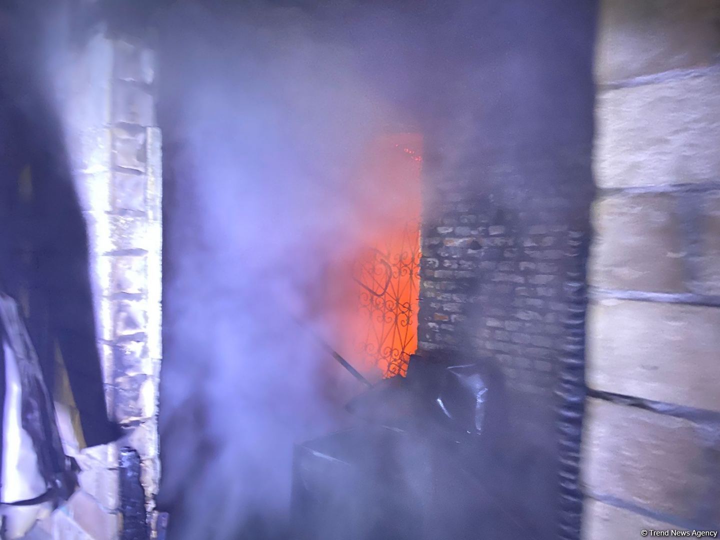 Сильный пожар произошел в жилом доме в Барде (ФОТО)