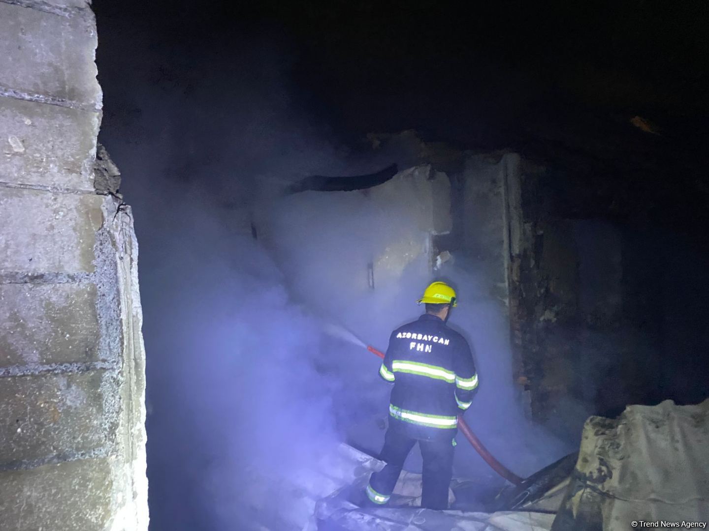Сильный пожар произошел в жилом доме в Барде (ФОТО)