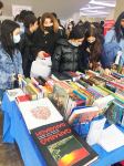 Продай свою книгу - инновационный проект на первой Сумгайытской книжной выставке (ФОТО)