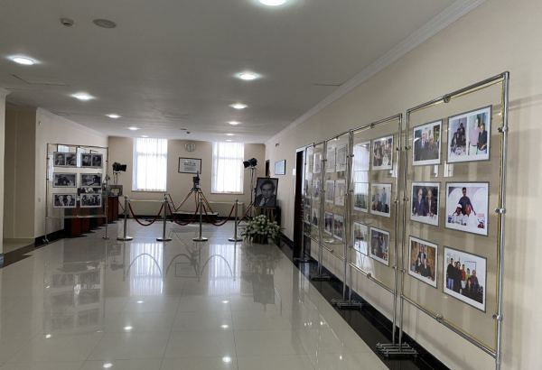 В Госфильмофонде Азербайджана проходит выставка памяти Эмина Сабитоглу (ФОТО)
