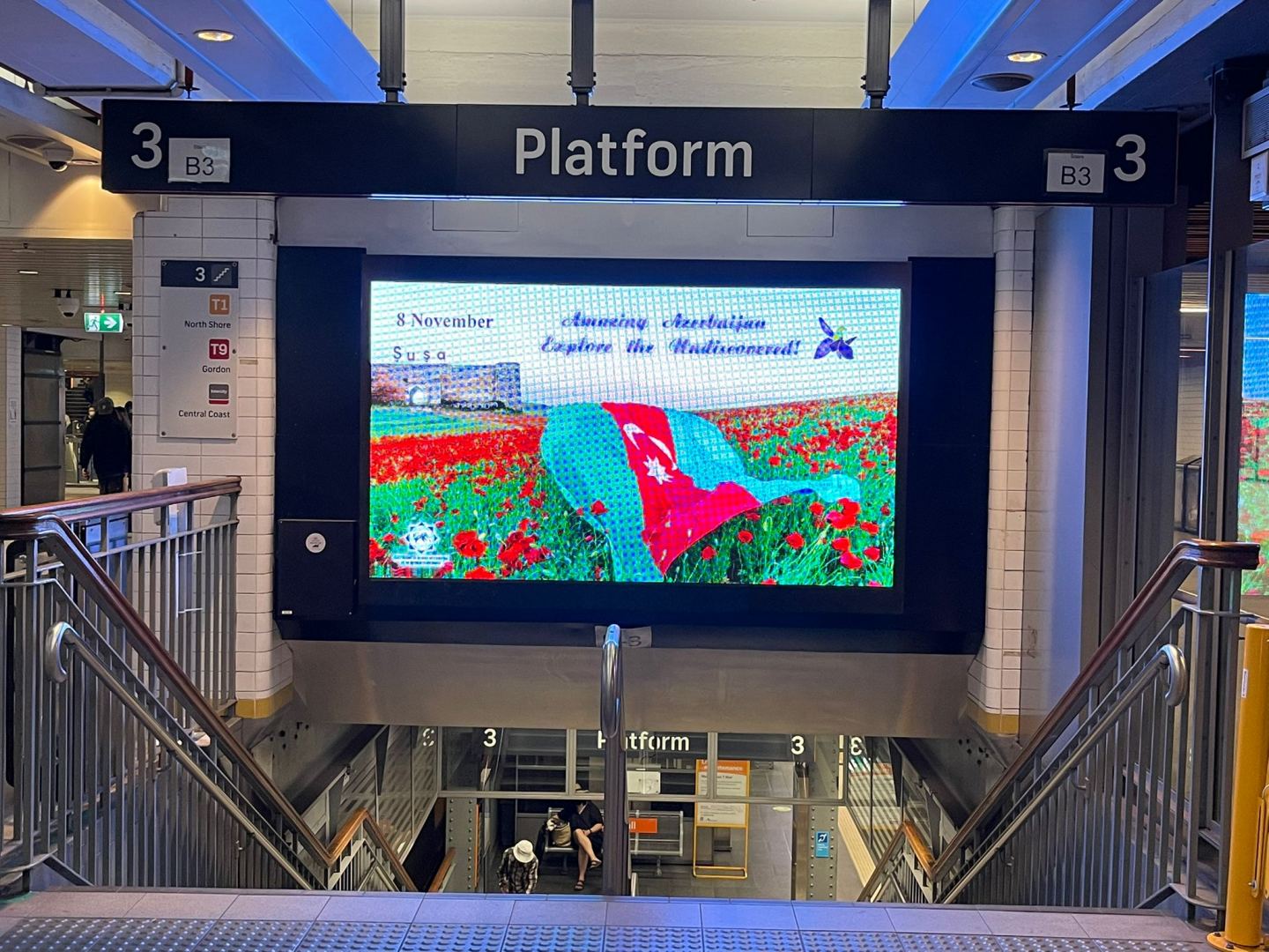 Sidney metrosunda Zəfər Günü ilə bağlı bilbordlar quraşdırılıb (FOTO)