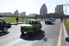 В Баку в честь Дня Победы Азербайджана прошел автопробег классических автомобилей (ФОТО)