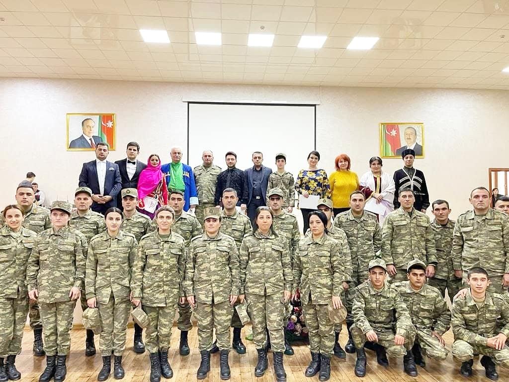 Известные актеры отметили День Победы с военнослужащими (ФОТО)