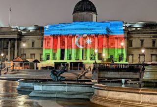 Londonda 6 bina Azərbaycan bayrağının rənglərinə boyanıb (FOTO/VİDEO)