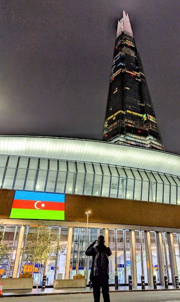Londonda 6 bina Azərbaycan bayrağının rənglərinə boyanıb (FOTO/VİDEO)