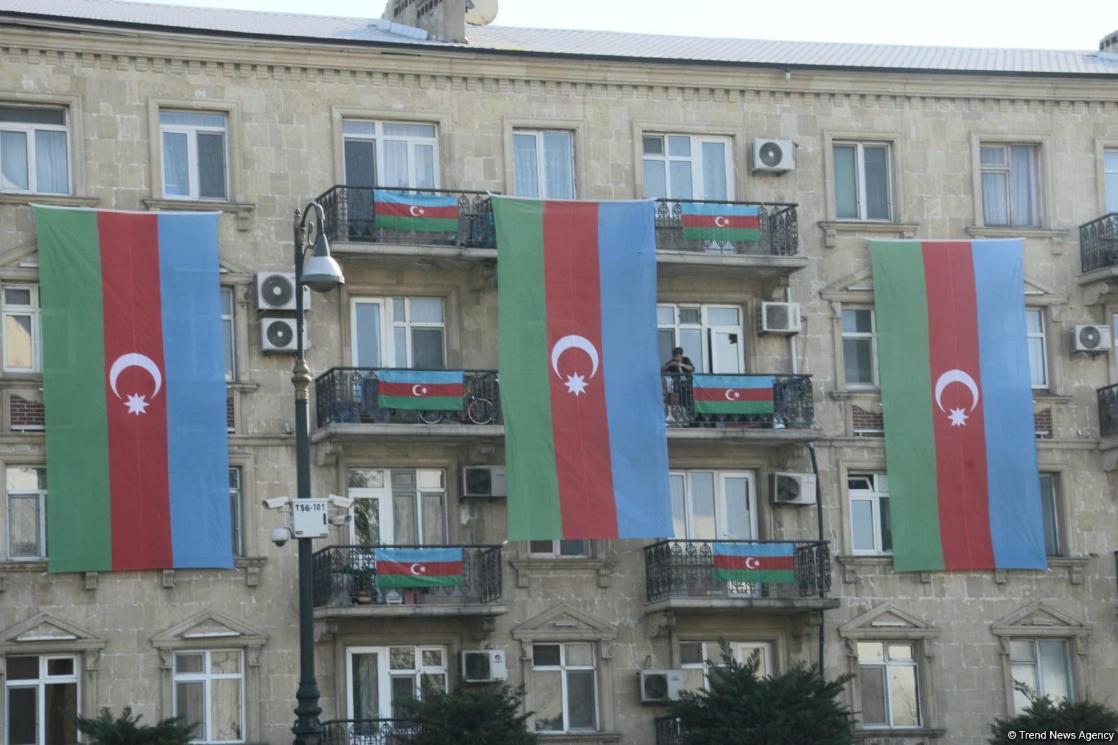 Bu gün Azərbaycan bayrağı ölkənin hər yerində qürurla dalğalanır - FOTOSESSİYA