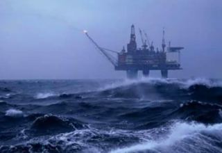 SOCAR эвакуировала 70 сотрудников с морских объектов из-за сильного ветра