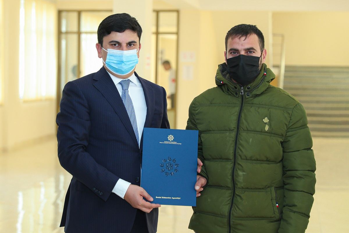 В Азербайджане еще 50 инвалидам по зрению предоставлены квартиры (ФОТО)