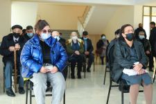 В Азербайджане еще 50 инвалидам по зрению предоставлены квартиры (ФОТО)