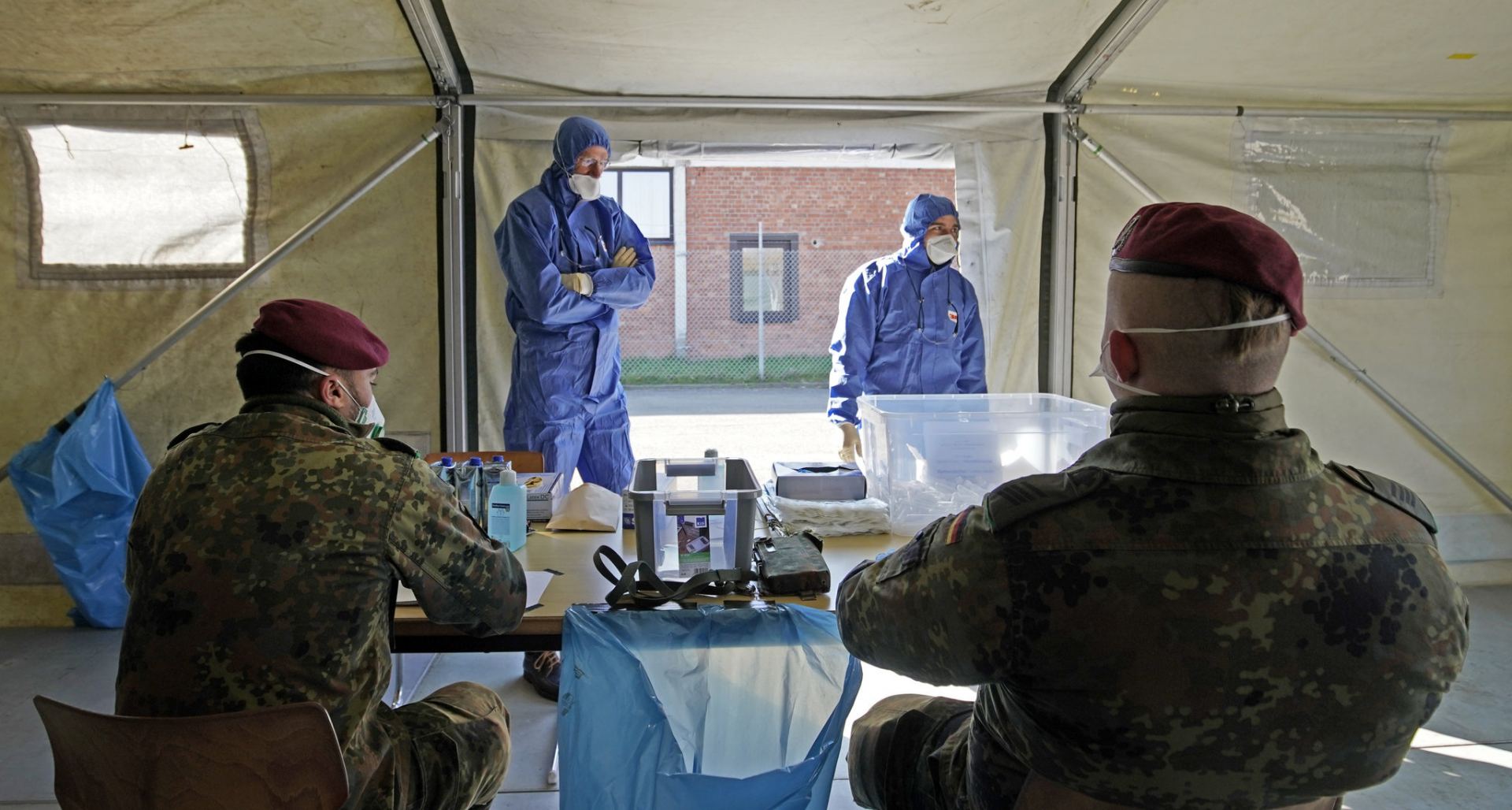 В Германии мобилизуют военнослужащих в помощь клиникам