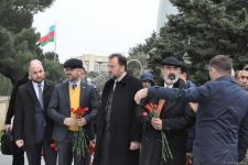 Reps of International Business Forum, MUSIAD visit Alley of Martyrs in Azerbaijan (PHOTO)