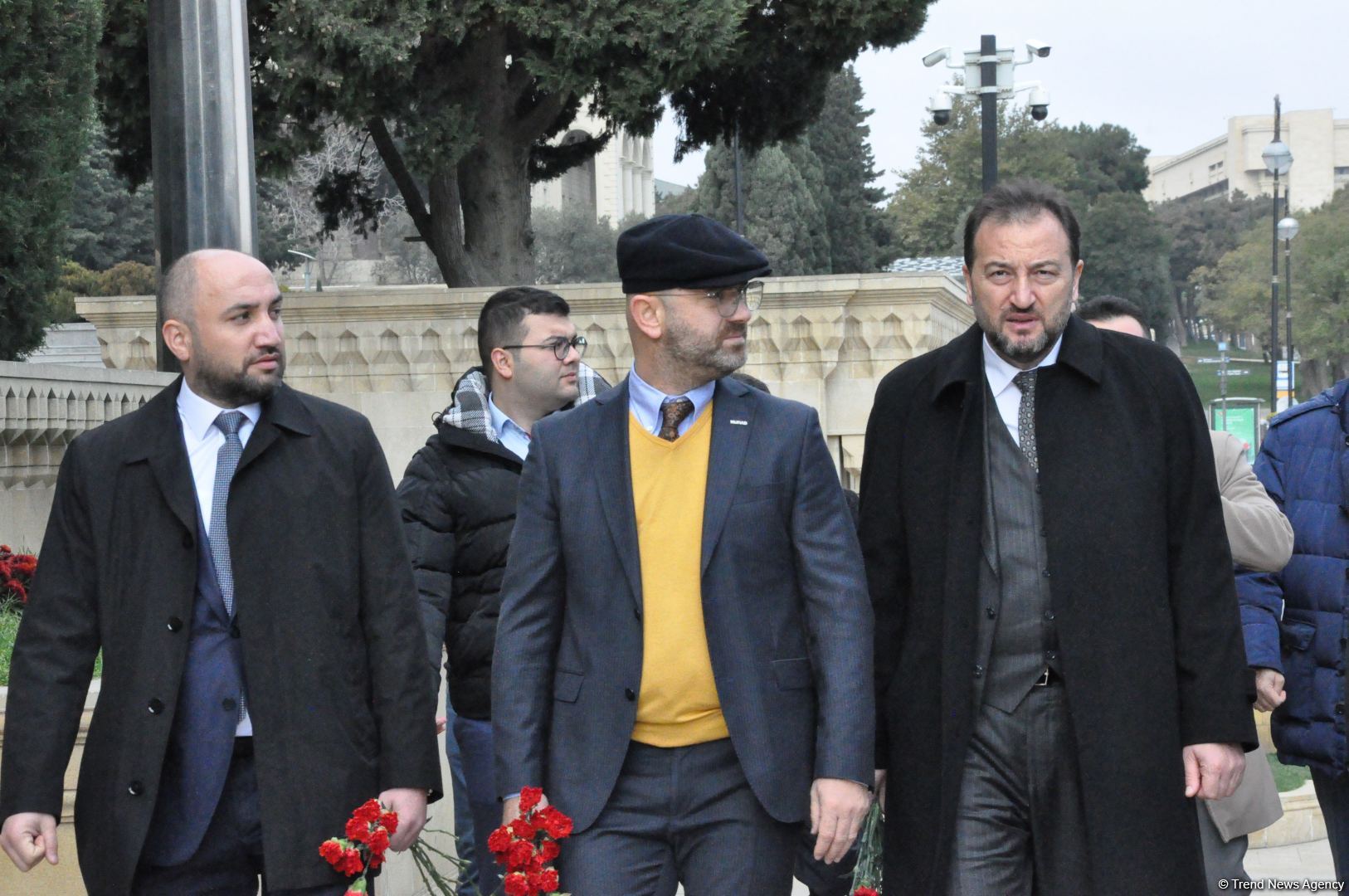 Reps of International Business Forum, MUSIAD visit Alley of Martyrs in Azerbaijan (PHOTO)