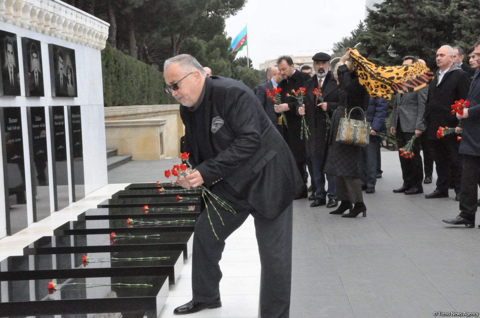 Reps of International Business Forum, MUSIAD visit Alley of Martyrs in Azerbaijan (PHOTO)