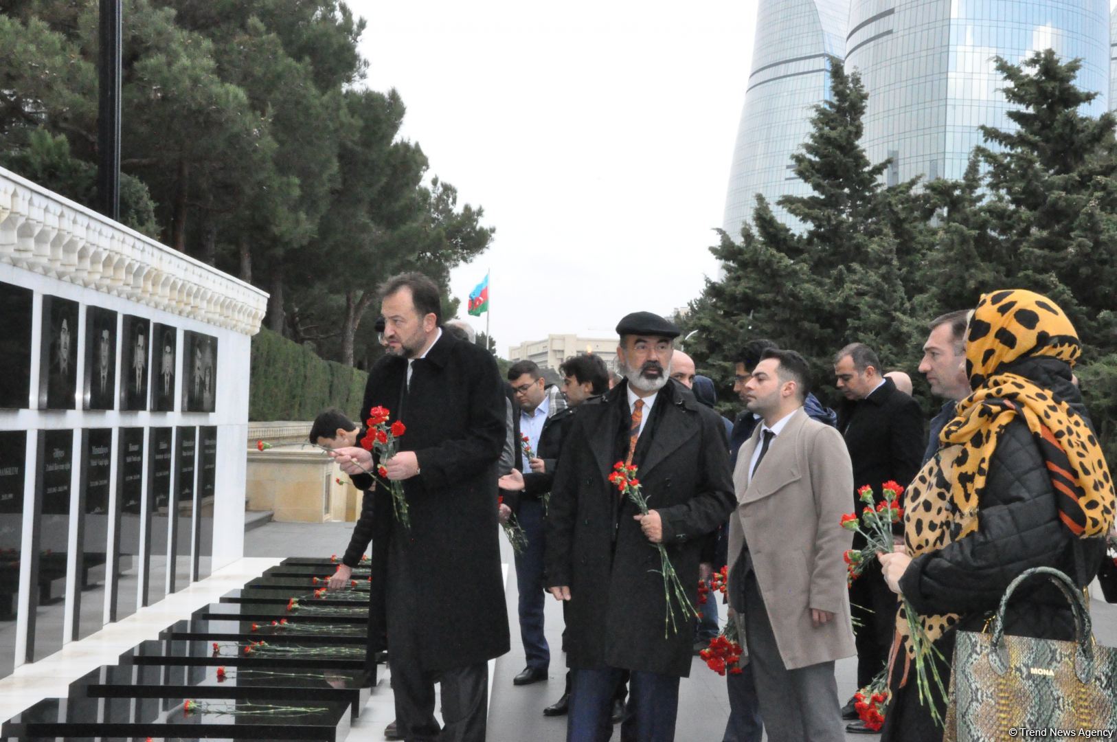 Представители IBF и MÜSİAD посетили Аллею шехидов в Баку (ФОТО)