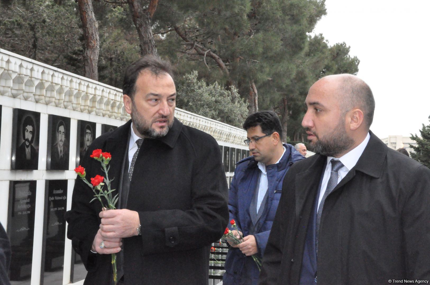 Reps of International Business Forum, MUSIAD visit Alley of Martyrs in Azerbaijan (PHOTO)