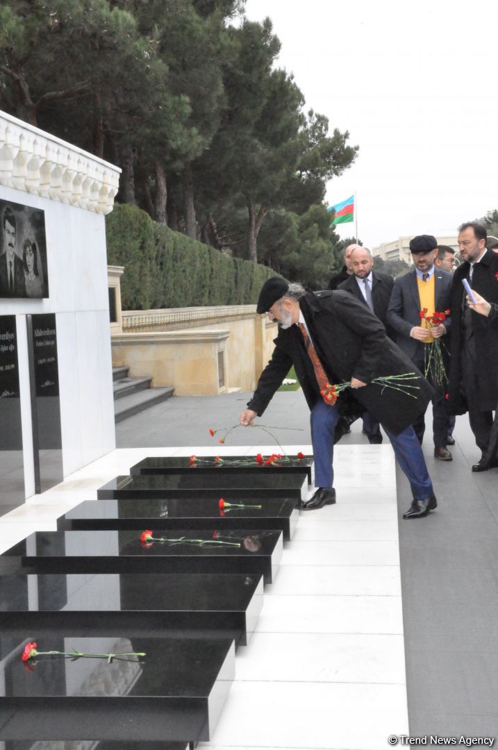 Reps of International Business Forum, MUSIAD visit Alley of Martyrs in Azerbaijan (PHOTO)