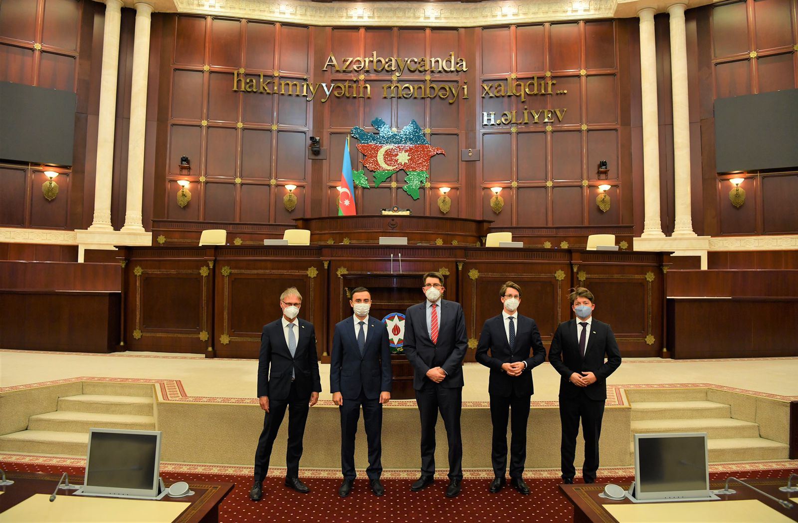 Делегация МИД Германии провела встречу в парламенте Азербайджана