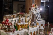 В Port Baku Mall представлена пряничная инсталляция Karabakh – Winter Wonderland в честь Победы Азербайджана (ВИДЕО, ФОТО)