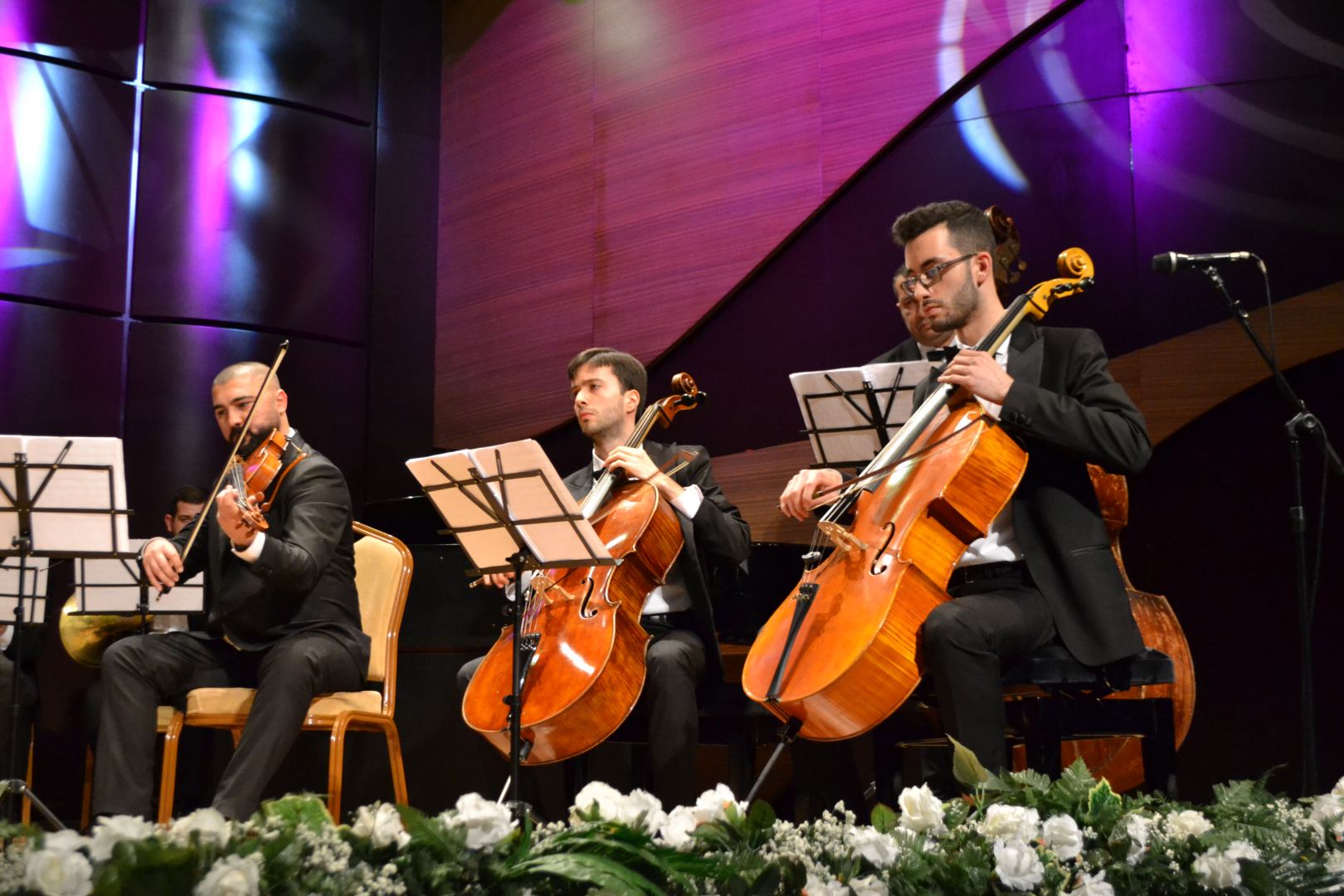 В Международном центре мугама прошел концерт камерного оркестра Cadenza (ФОТО)