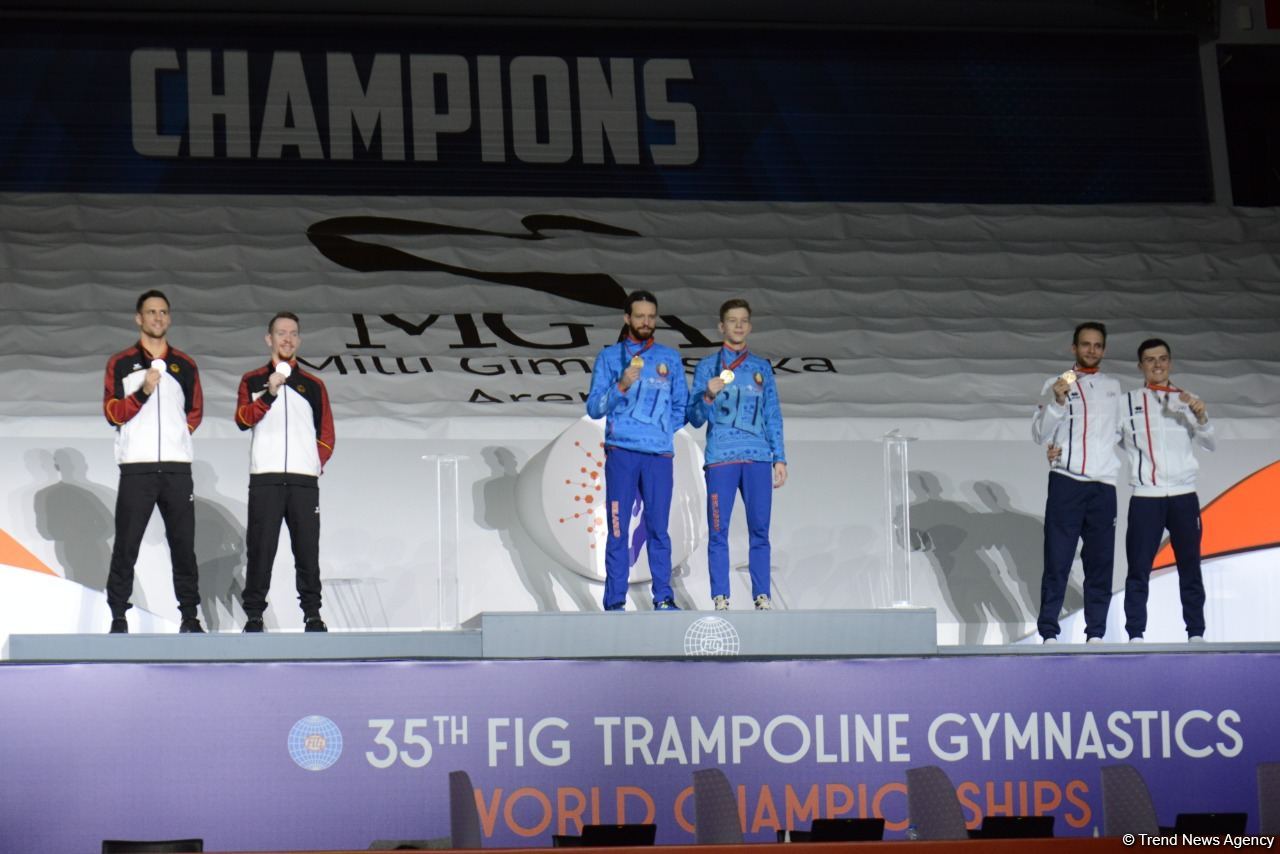 В Баку прошла церемония награждения победителей ЧМ в синхронных прыжках на батуте (ФОТО)