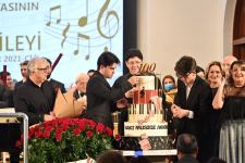 Кульминация юбилейного торжества Бакинской музыкальной академии - грандиозный концерт, россыпь цветов, большой торт и овации! (ВИДЕО, ФОТО)