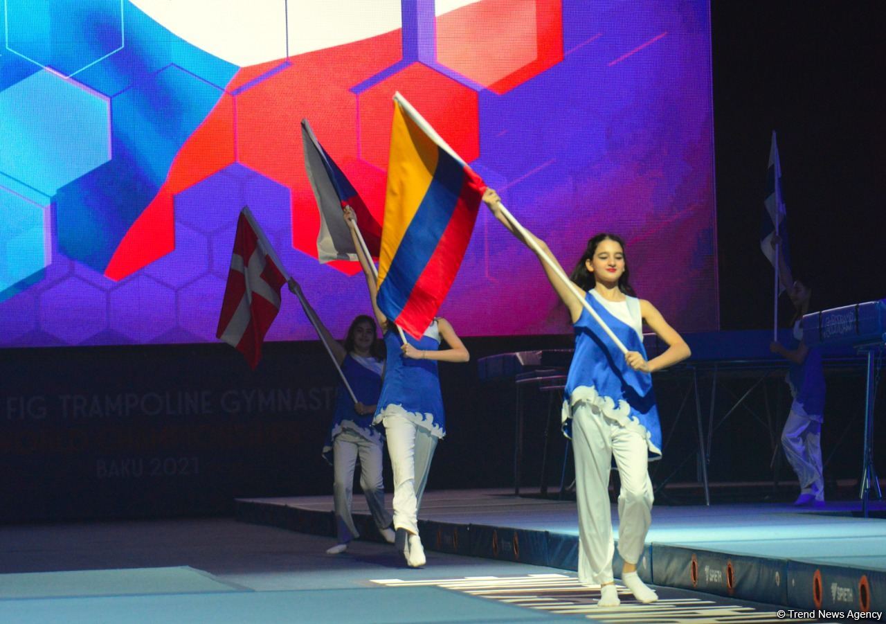 В Баку состоялась торжественная церемония закрытия 35-го чемпионата мира по прыжкам на батуте и тамблингу (ФОТО)