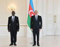 Президент Ильхам Алиев принял верительные грамоты новоназначенного посла Уганды в Азербайджане (ФОТО/ВИДЕО)