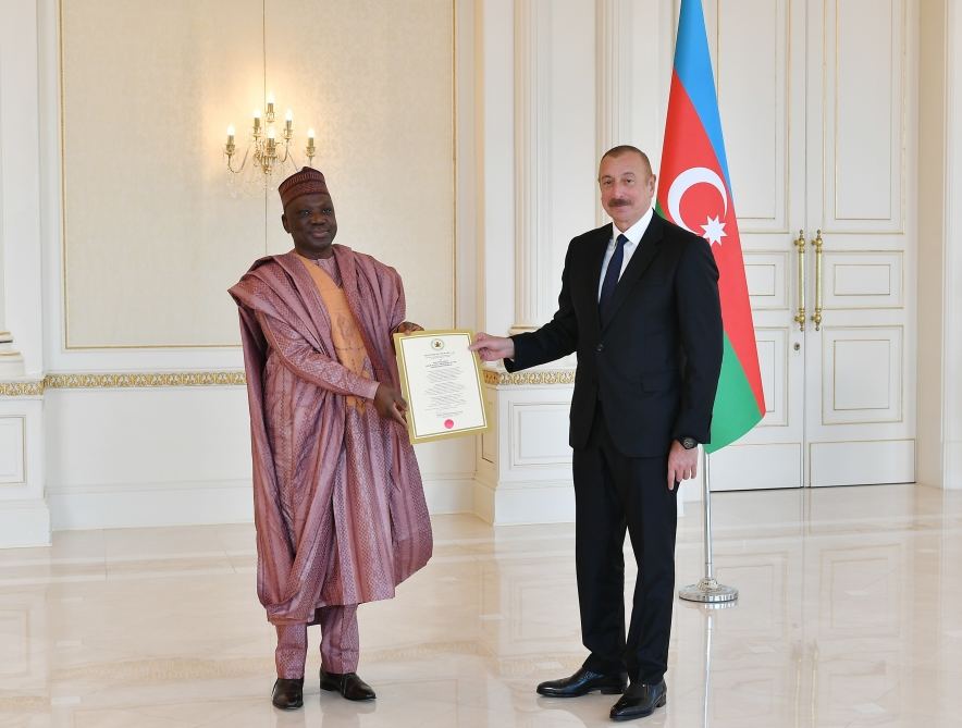 Президент Ильхам Алиев принял верительные грамоты новоназначенного посла Нигерии в Азербайджане (ФОТО/ВИДЕО)