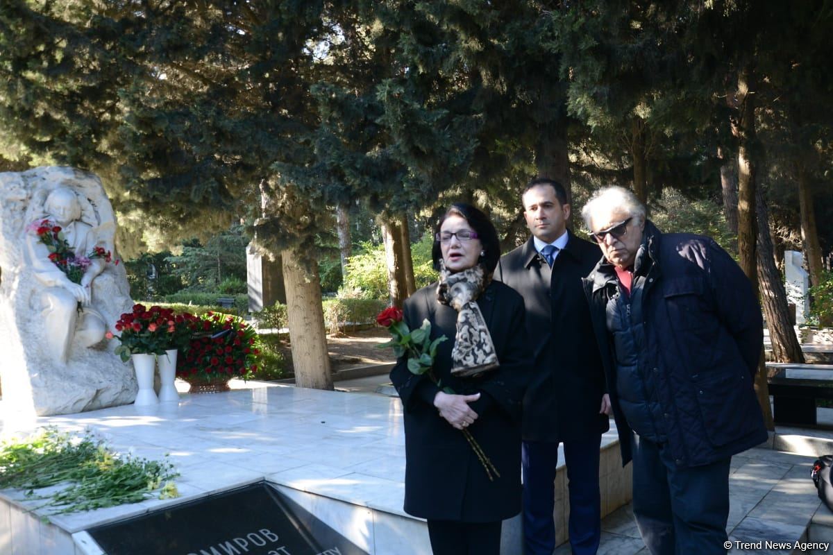 В честь 99-летия Фикрета Амирова на Аллее почетного захоронения прошла церемония памяти великого композитора  (ФОТО)