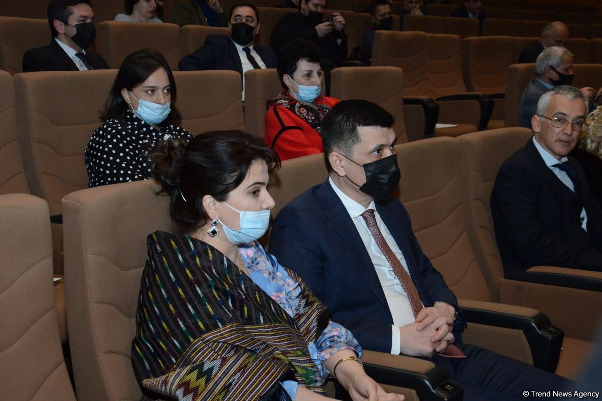 В Баку состоялась торжественная презентация фильма Оливера Стоуна, посвященного Нурсултану Назарбаеву (ВИДЕО, ФОТО)