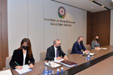 Azerbaijani FM receives Argentine ambassador (PHOTO)