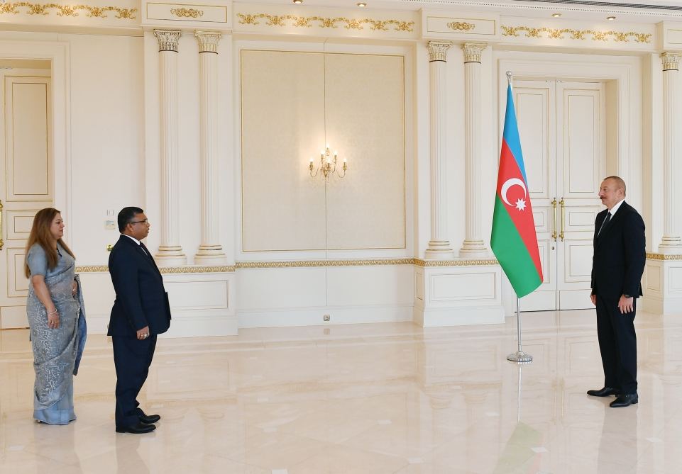 Президент Ильхам Алиев принял верительные грамоты новоназначенного посла Бангладеш (ФОТО/ВИДЕО)