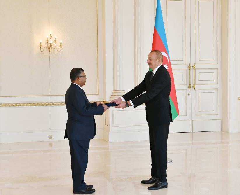 Президент Ильхам Алиев принял верительные грамоты новоназначенного посла Бангладеш (ФОТО/ВИДЕО)